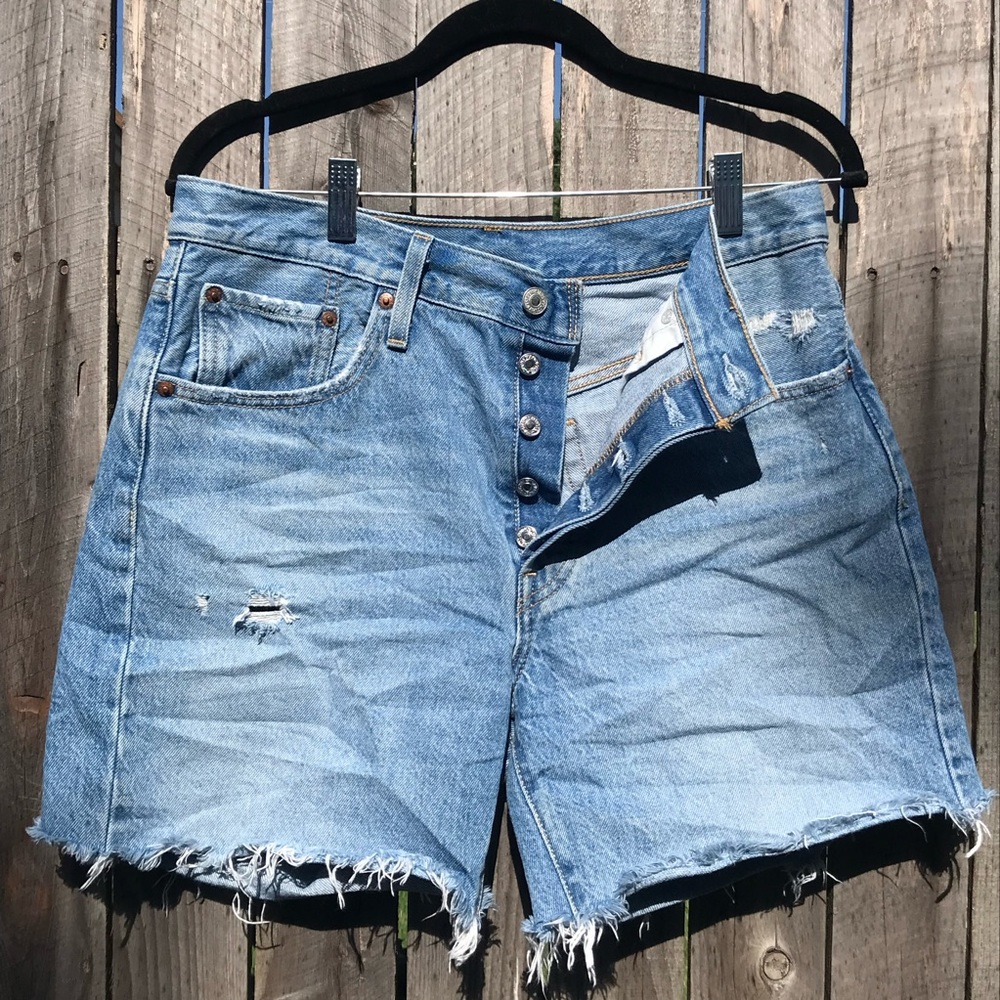 Levi’s 501 Mid Thigh Short SZ 29